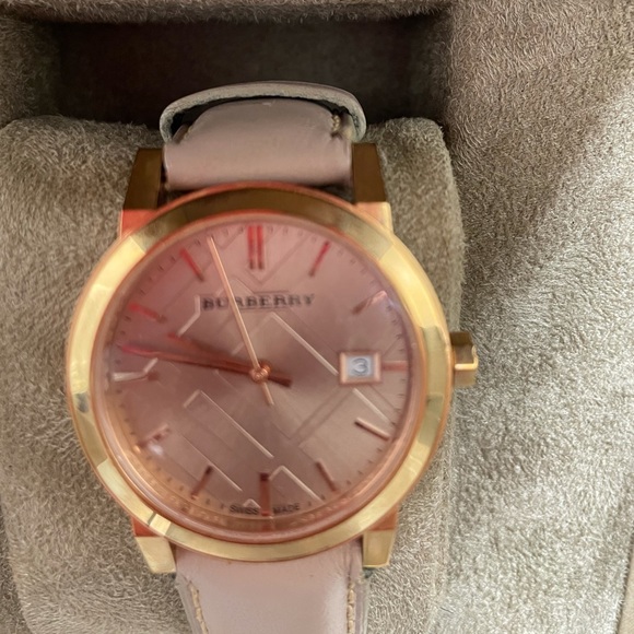 Burberry watch with leather band - Picture 2 of 5